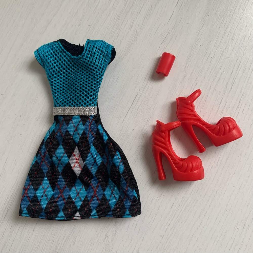 Monster High Basic Frankie Stein Outfit